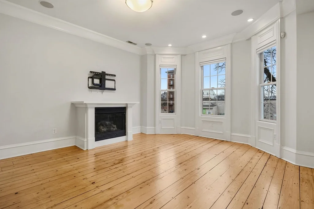 2 bed, 1 bath apartment for rent at 703 East 4th St Unit 2, South Boston — photo 3 of 30