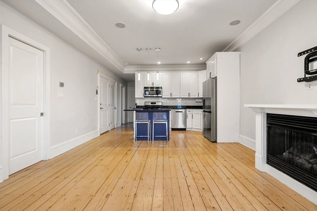 2 bed, 1 bath apartment for rent at 703 East 4th St Unit 2, South Boston — photo 8 of 30