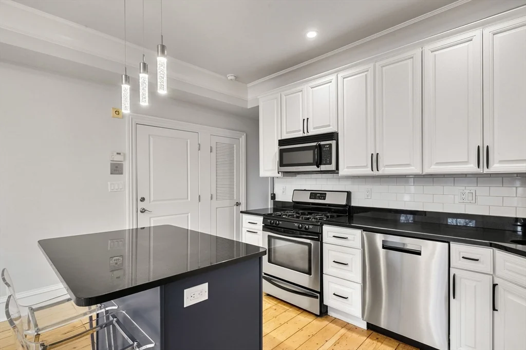 2 bed, 1 bath apartment for rent at 703 East 4th St Unit 2, South Boston — photo 13 of 30