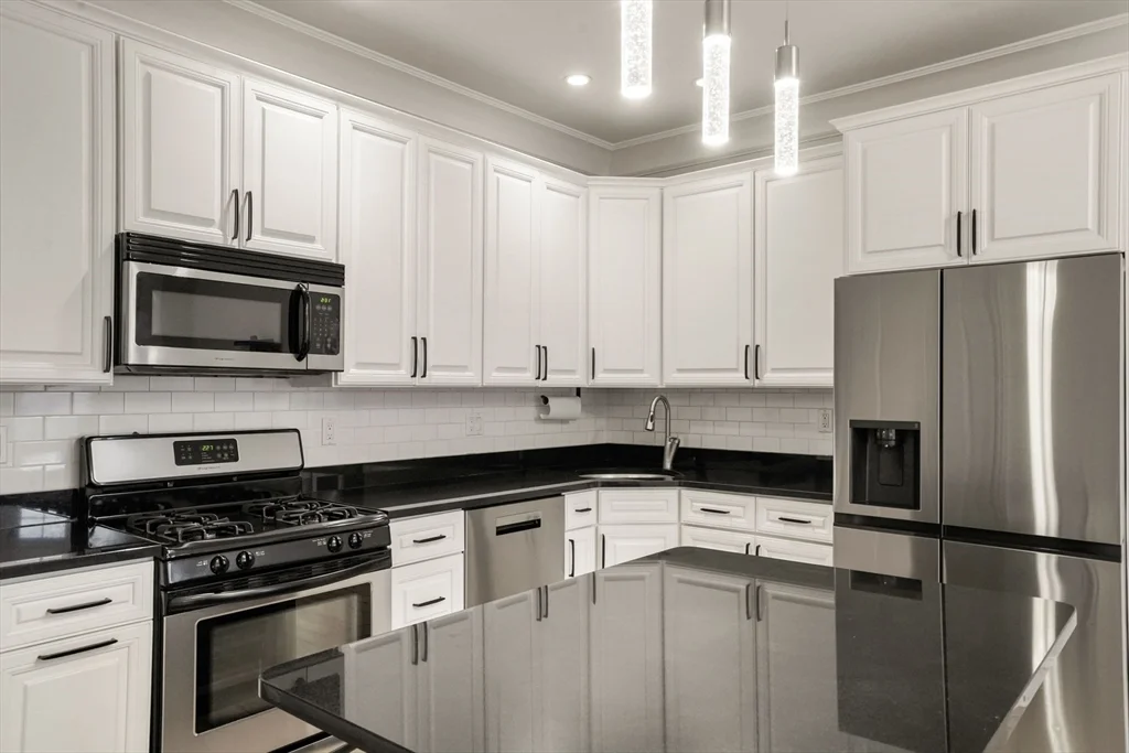 2 bed, 1 bath apartment for rent at 703 East 4th St Unit 2, South Boston — photo 12 of 30