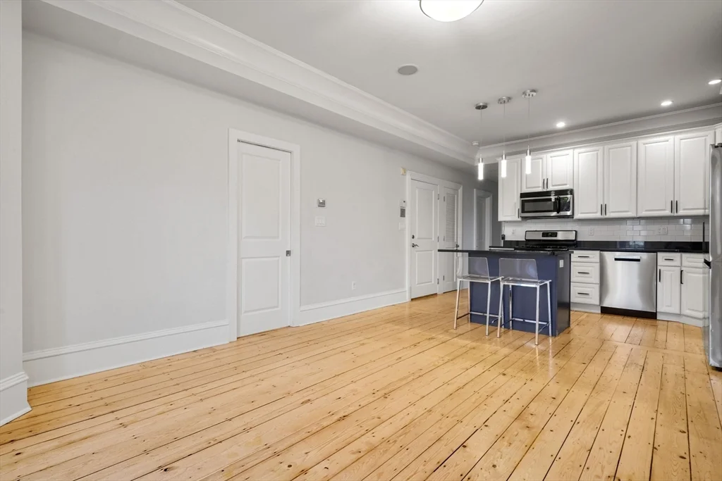 2 bed, 1 bath apartment for rent at 703 East 4th St Unit 2, South Boston — photo 9 of 30