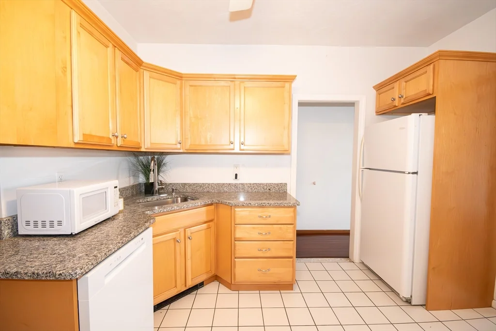 2 bed, 1 bath apartment for rent at 703 East Broadway Unit 1, South Boston — photo 7 of 9