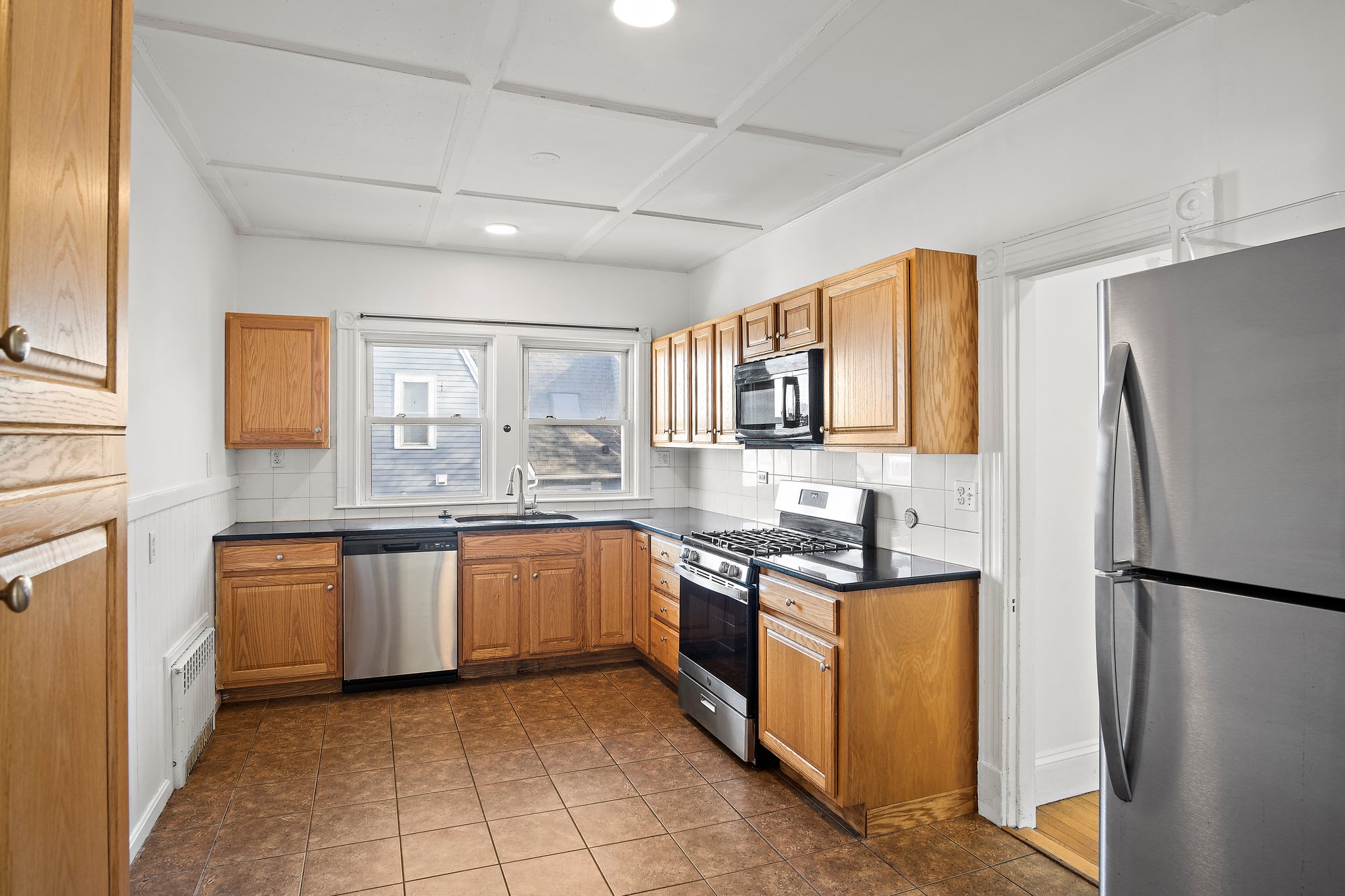 5 bed, 2 bath apartment for rent at 703 Washington St Unit 1, Brighton — photo 4 of 12