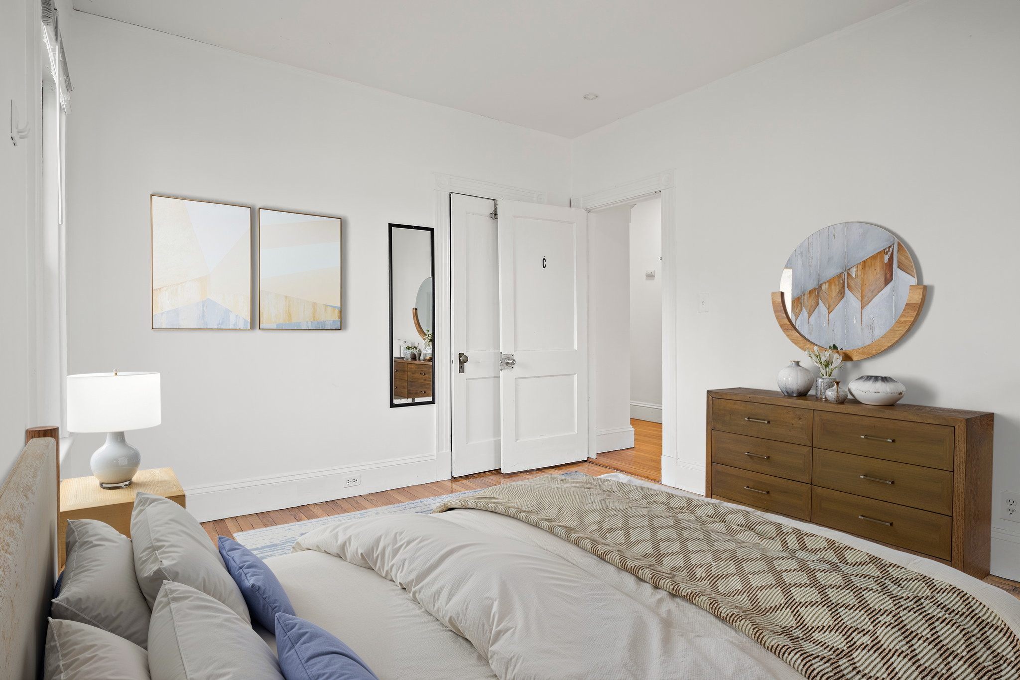 5 bed, 2 bath apartment for rent at 703 Washington St Unit 1, Brighton — photo 2 of 12