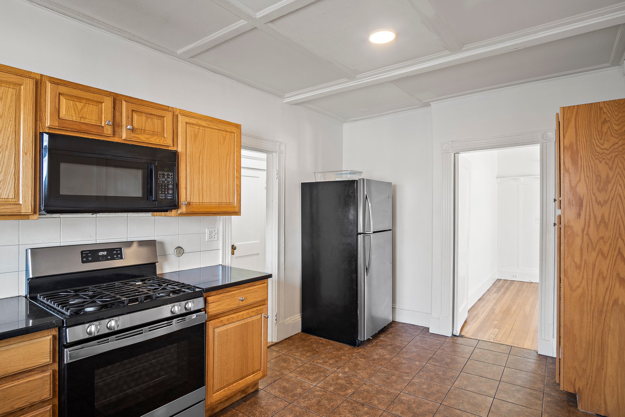 5 bed, 2 bath apartment for rent at 703 Washington St Unit 1, Brighton — photo 5 of 12