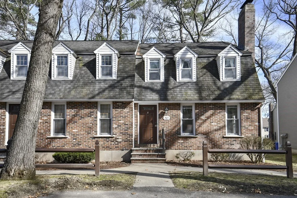 2 bed, 1 bath apartment for rent at 705 Wellman Ave Unit 705, Chelmsford — photo 1 of 22