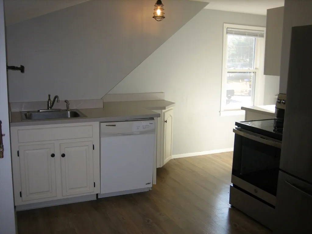 3 bed, 1 bath apartment for rent at 706 Lancaster St Unit 2, Leominster — photo 9 of 11