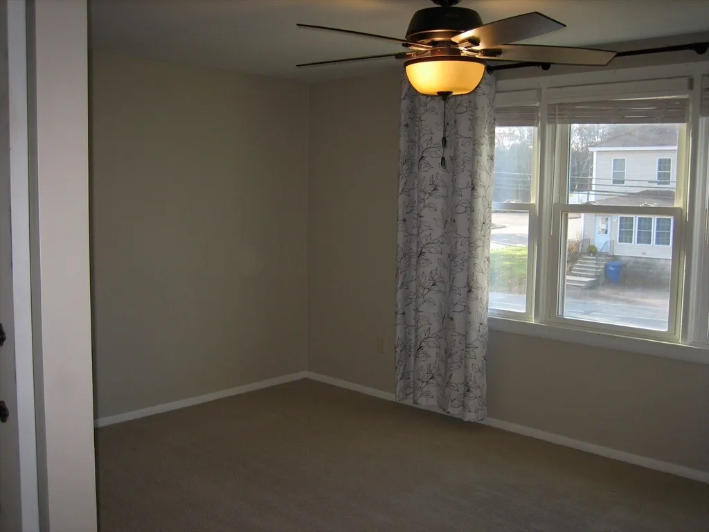 3 bed, 1 bath apartment for rent at 706 Lancaster St Unit 2, Leominster — photo 4 of 11