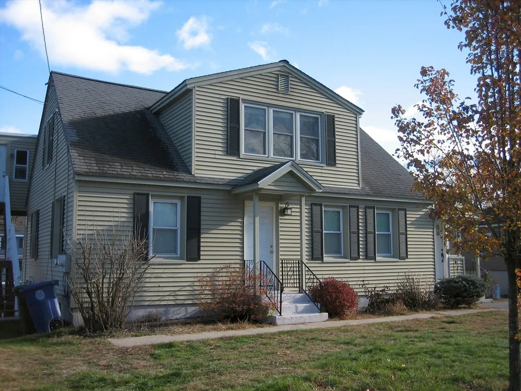 3 bed, 1 bath apartment for rent at 706 Lancaster St Unit 2, Leominster — photo 1 of 11