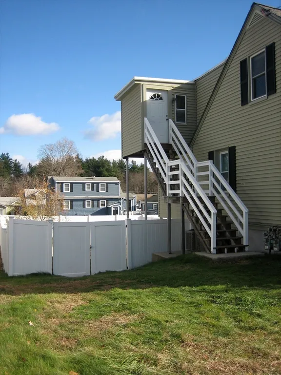 3 bed, 1 bath apartment for rent at 706 Lancaster St Unit 2, Leominster — photo 2 of 11