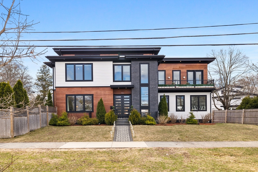5 bed, 4+ bath apartment for rent at 706 Saw Mill Brook Pkwy, Newton Center — photo 1 of 41