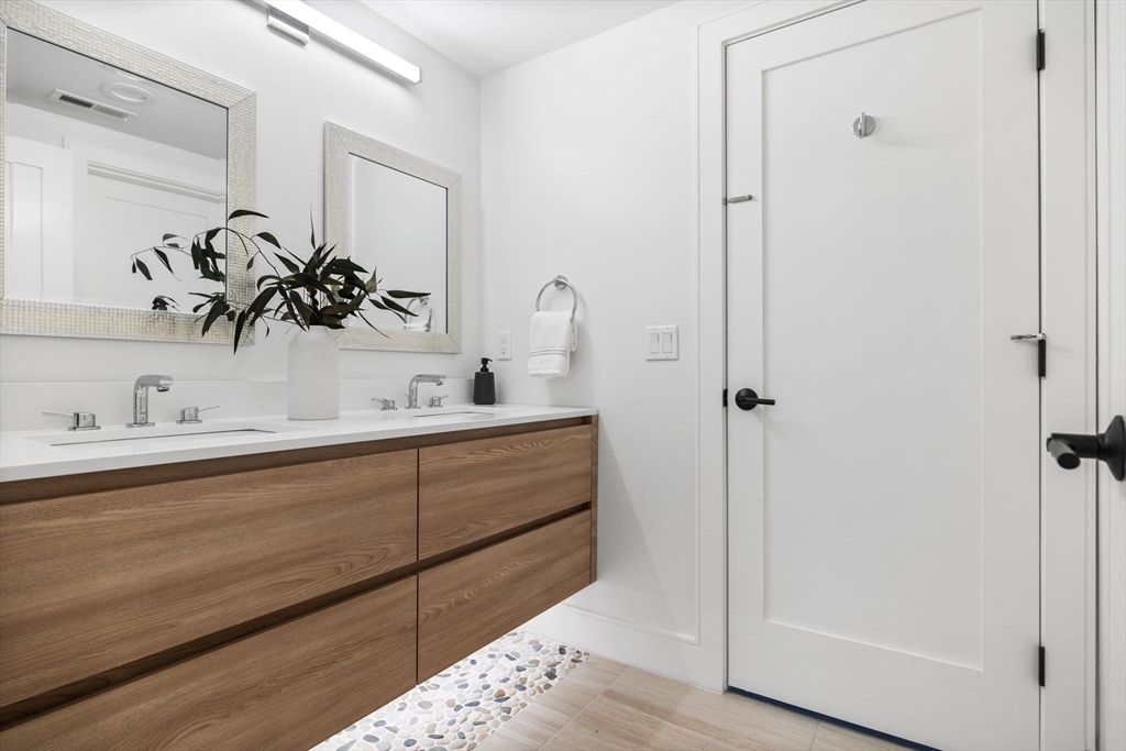 5 bed, 4+ bath apartment for rent at 706 Saw Mill Brook Pkwy, Newton Center — photo 32 of 41