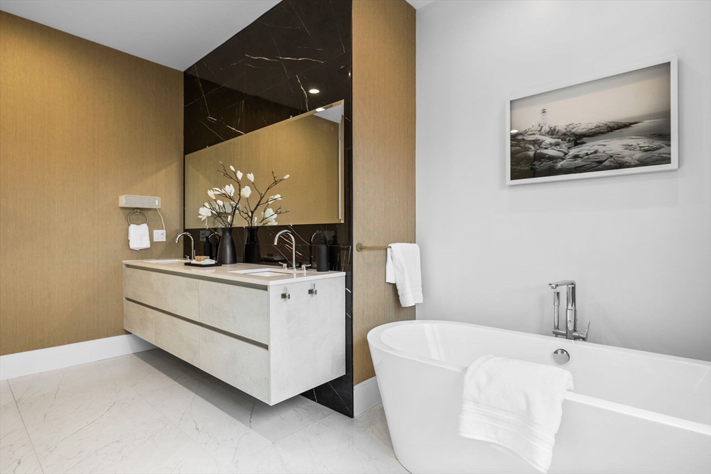 5 bed, 4+ bath apartment for rent at 706 Saw Mill Brook Pkwy, Newton Center — photo 16 of 41