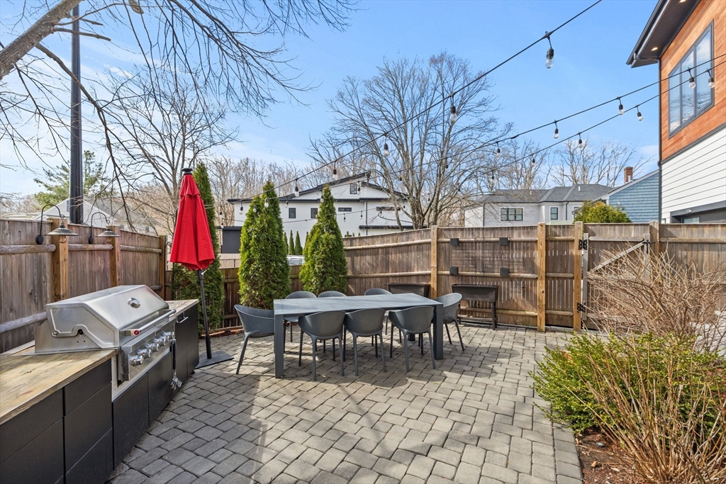 5 bed, 4+ bath apartment for rent at 706 Saw Mill Brook Pkwy, Newton Center — photo 39 of 41