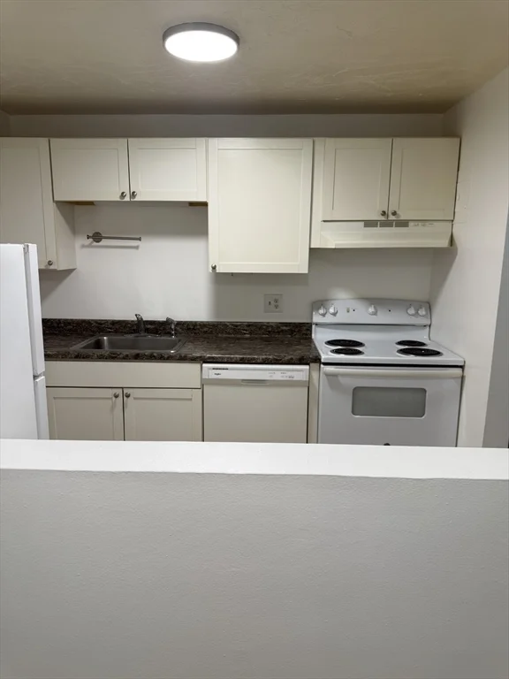 1 bed, 1 bath apartment for rent at 707 Bedford St Unit 3, Abington — photo 3 of 9