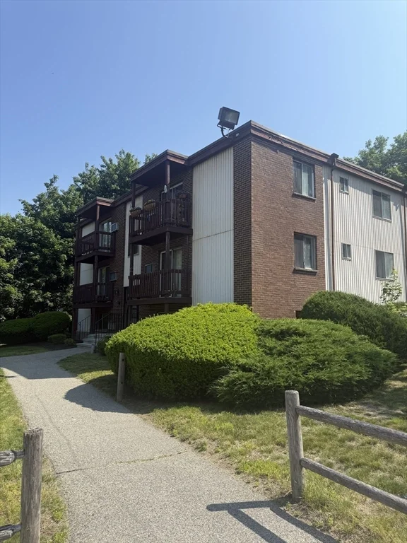 1 bed, 1 bath apartment for rent at 707 Bedford St Unit 3, Abington — photo 1 of 9