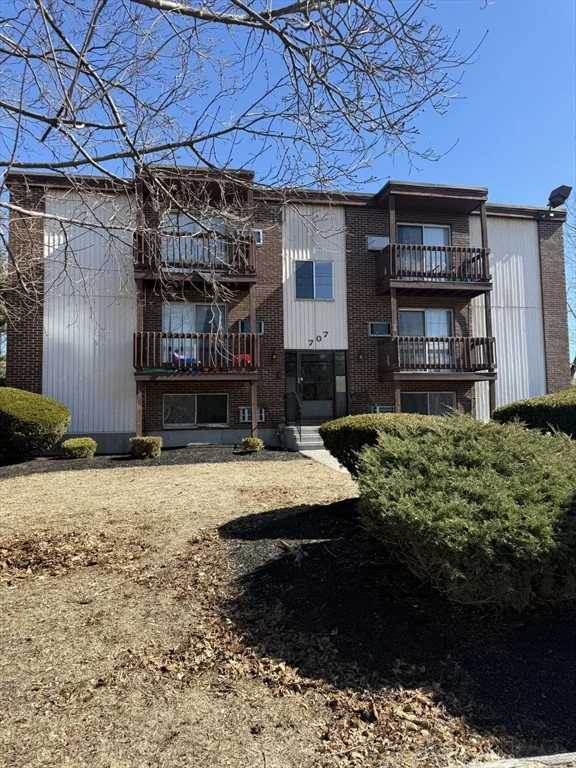 1 bed, 1 bath apartment for rent at 707 Bedford St Unit 9, Abington