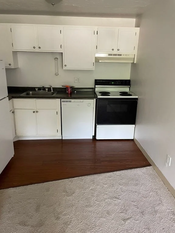 2 bed, 1 bath apartment for rent at 707 Bedford Unit 13, Abington — photo 3 of 6