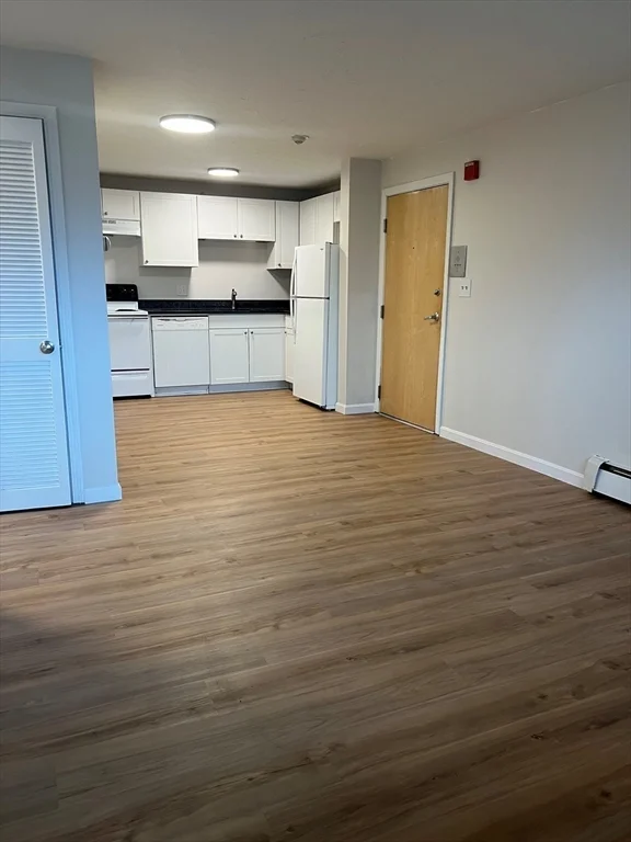 2 bed, 1 bath apartment for rent at 707 Bedford Unit 6, Abington — photo 3 of 12