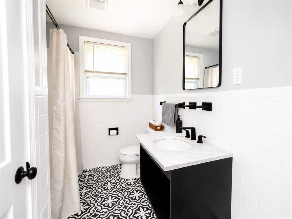 3 bed, 1 bath apartment for rent at 707 North Main St Unit 707, Randolph — photo 3 of 21