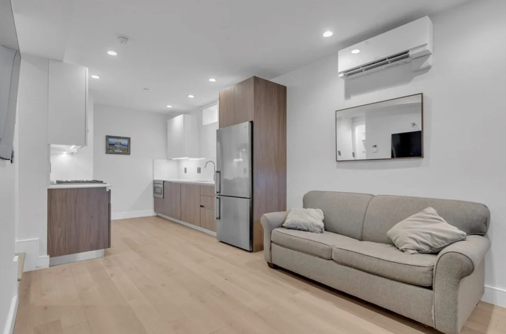 1 bed, 1 bath apartment for rent at 708 E 6th St Unit 1, South Boston — photo 3 of 11