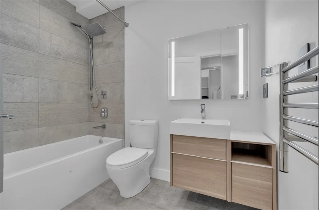 1 bed, 1 bath apartment for rent at 708 E 6th St Unit 1, South Boston — photo 10 of 11