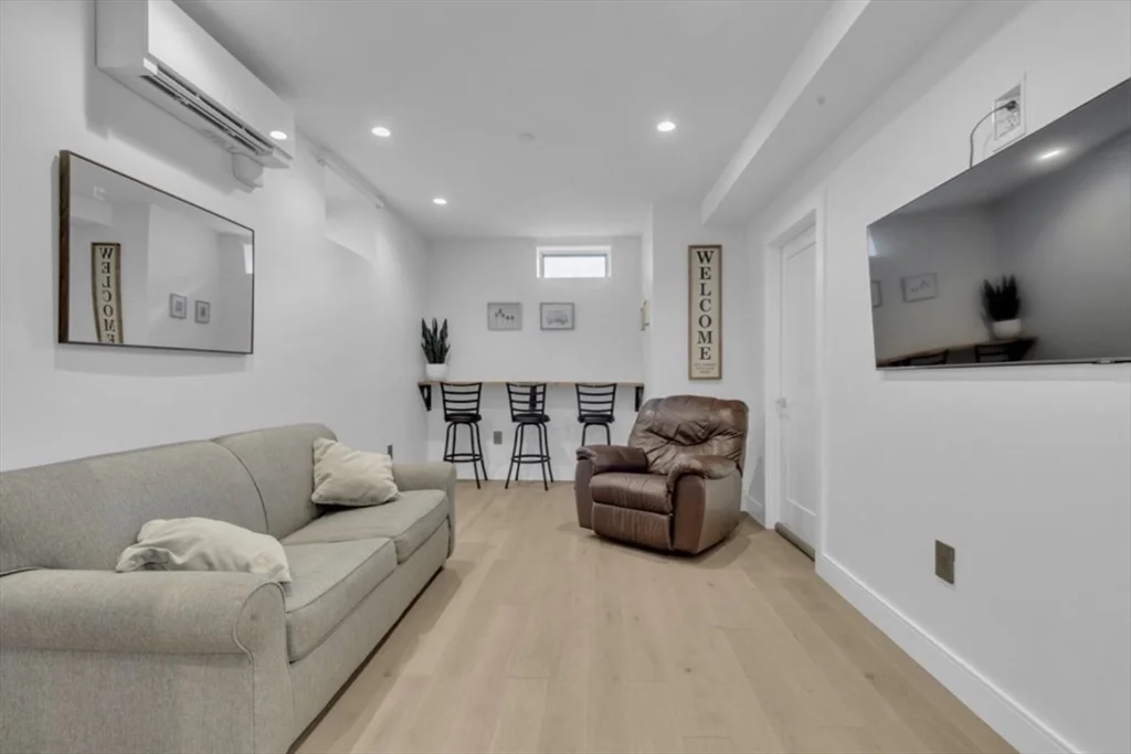 1 bed, 1 bath apartment for rent at 708 E 6th St Unit 1, South Boston — photo 4 of 11