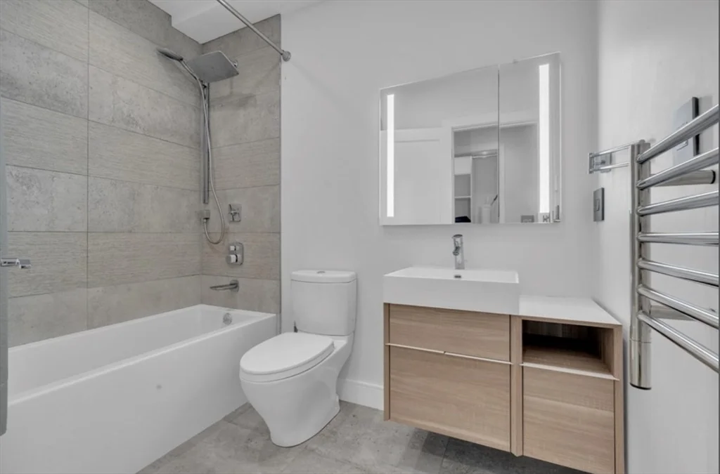 1 bed, 1 bath apartment for rent at 708 E 6th St Unit 1, South Boston — photo 5 of 11