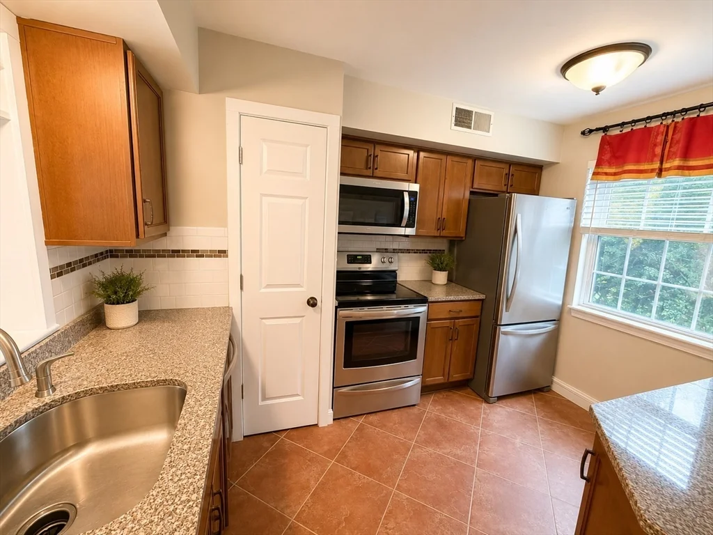 1 bed, 1 bath apartment for rent at 708 Windsor Dr Unit 708, Framingham — photo 2 of 9