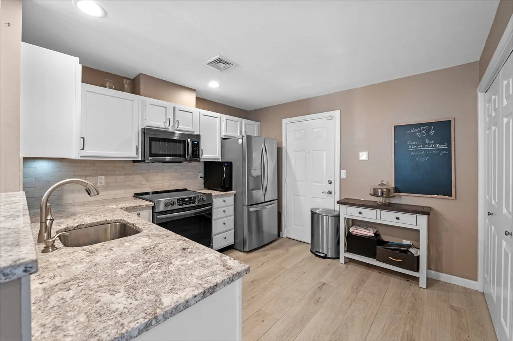 2 bed, 1 bath apartment for rent at 709 Gazebo Cir Unit 709, Reading — photo 3 of 25