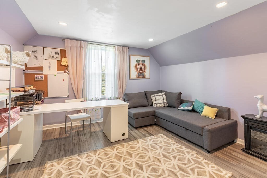 4 bed, 3 bath apartment for rent at 709 Hammond St Unit 2, Chestnut Hill — photo 23 of 33