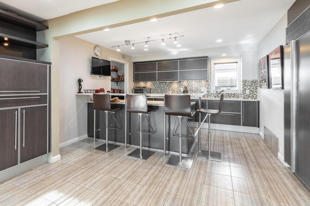 4 bed, 3 bath apartment for rent at 709 Hammond St Unit 2, Chestnut Hill — photo 12 of 33