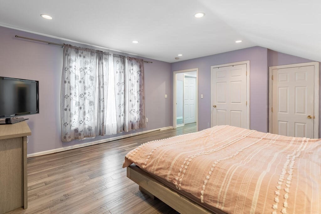4 bed, 3 bath apartment for rent at 709 Hammond St Unit 2, Chestnut Hill — photo 25 of 33