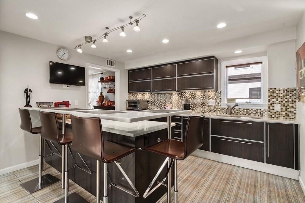 4 bed, 3 bath apartment for rent at 709 Hammond St Unit 2, Chestnut Hill — photo 15 of 33