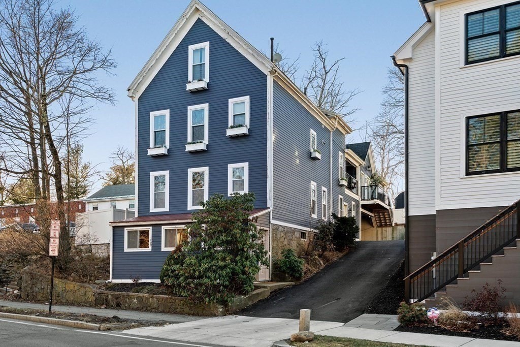 4 bed, 3 bath apartment for rent at 709 Hammond St Unit 2, Chestnut Hill — photo 7 of 33