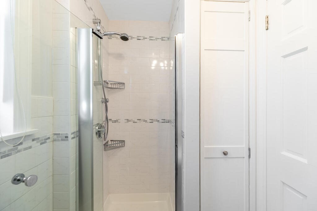 4 bed, 3 bath apartment for rent at 709 Hammond St Unit 2, Chestnut Hill — photo 20 of 33