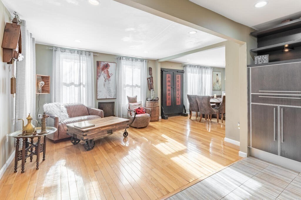 4 bed, 3 bath apartment for rent at 709 Hammond St Unit 2, Chestnut Hill — photo 11 of 33