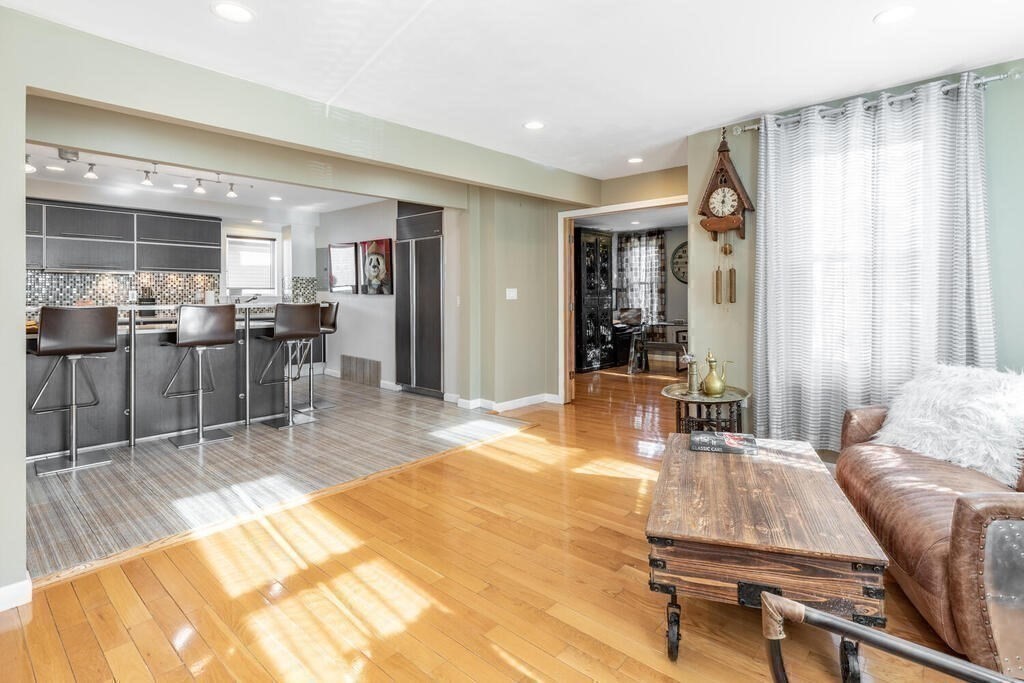 4 bed, 3 bath apartment for rent at 709 Hammond St Unit 2, Chestnut Hill — photo 10 of 33