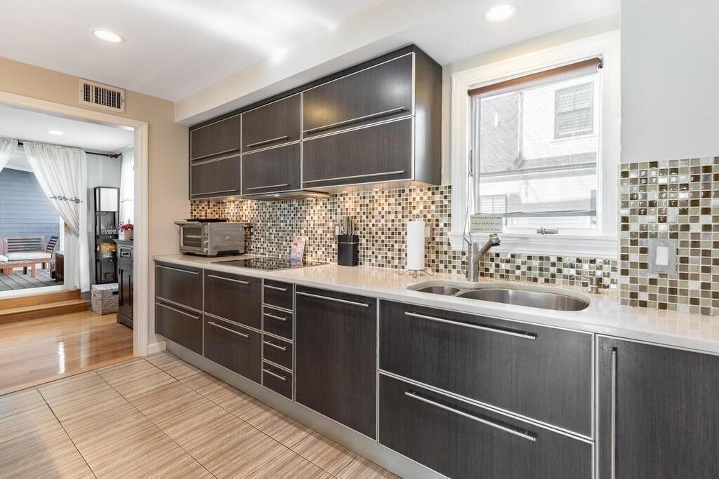 4 bed, 3 bath apartment for rent at 709 Hammond St Unit 2, Chestnut Hill — photo 13 of 33