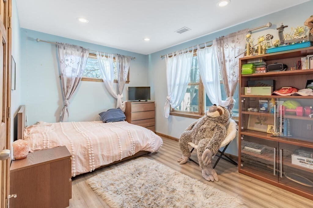 4 bed, 3 bath apartment for rent at 709 Hammond St Unit 2, Chestnut Hill — photo 21 of 33