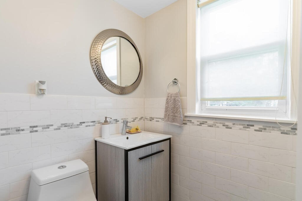 4 bed, 3 bath apartment for rent at 709 Hammond St Unit 2, Chestnut Hill — photo 19 of 33