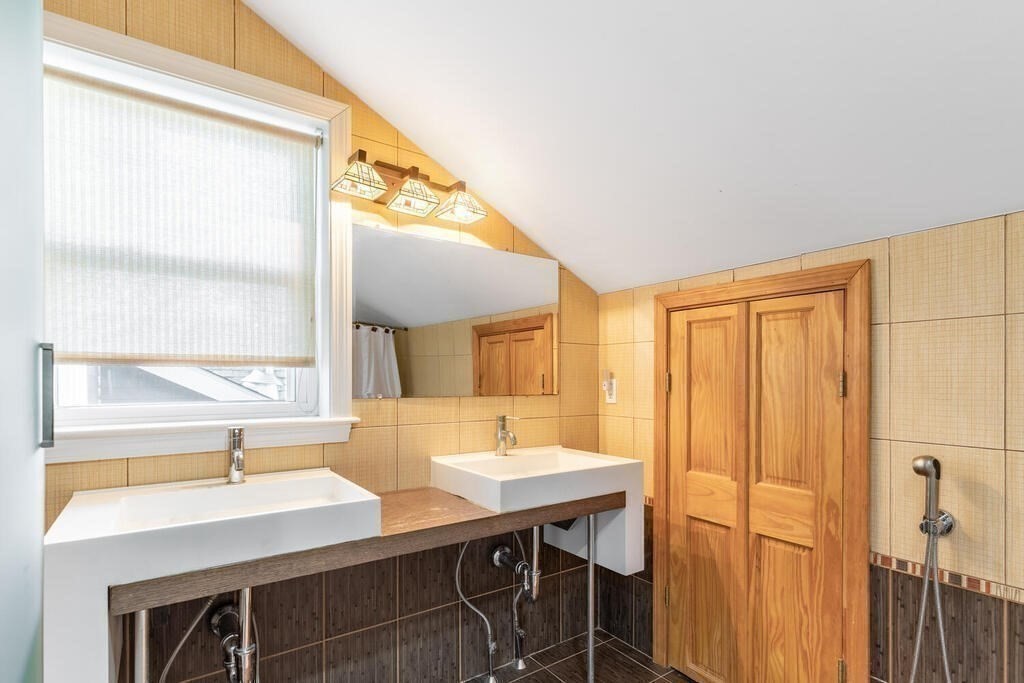 4 bed, 3 bath apartment for rent at 709 Hammond St Unit 2, Chestnut Hill — photo 26 of 33