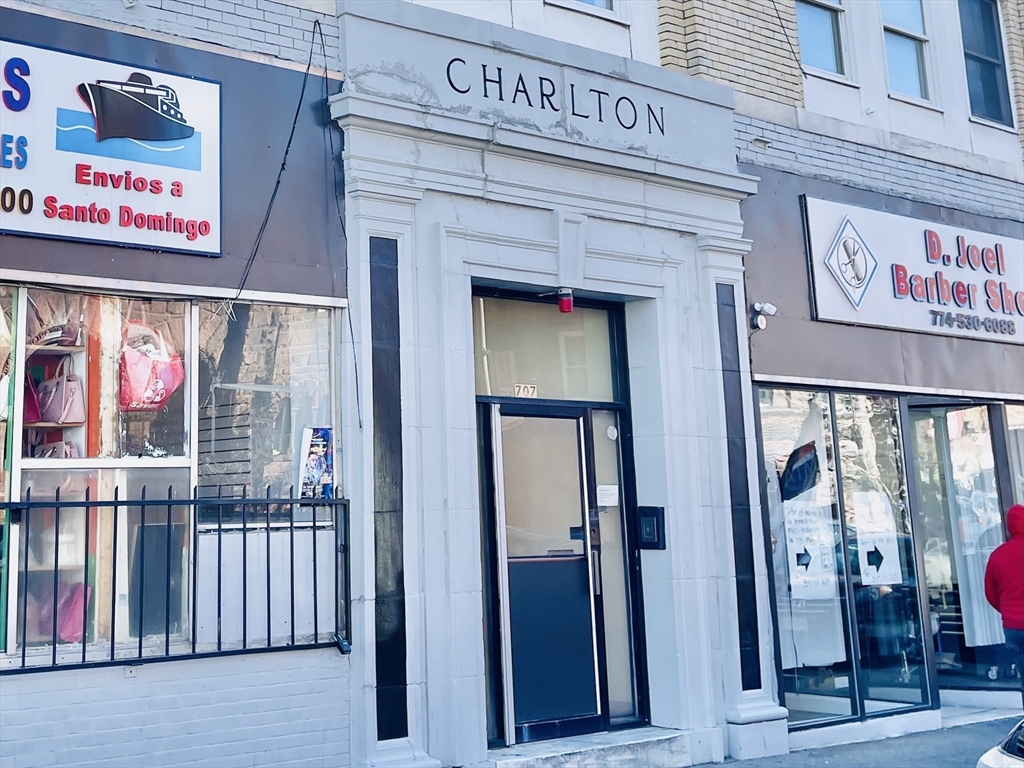 8+ bed, 2 bath apartment for rent at 709 Main St Unit 2nd Floor, Worcester — photo 2 of 5