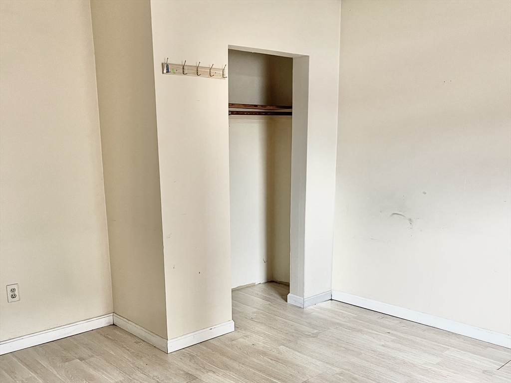 8+ bed, 2 bath apartment for rent at 709 Main St Unit 2nd Floor, Worcester — photo 5 of 5