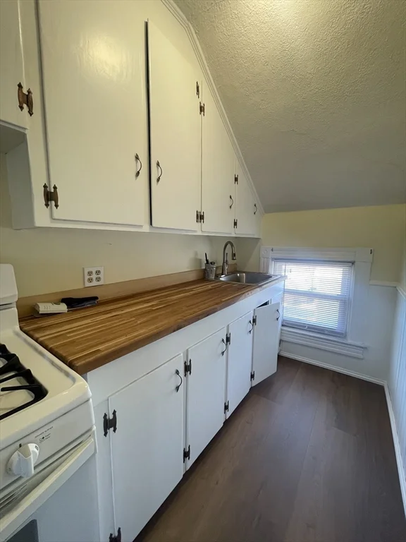 3 bed, 1 bath apartment for rent at 709 Maple St Unit 3, Fall River — photo 7 of 14