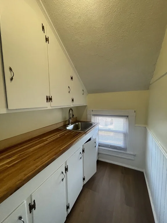 3 bed, 1 bath apartment for rent at 709 Maple St Unit 3, Fall River — photo 6 of 14
