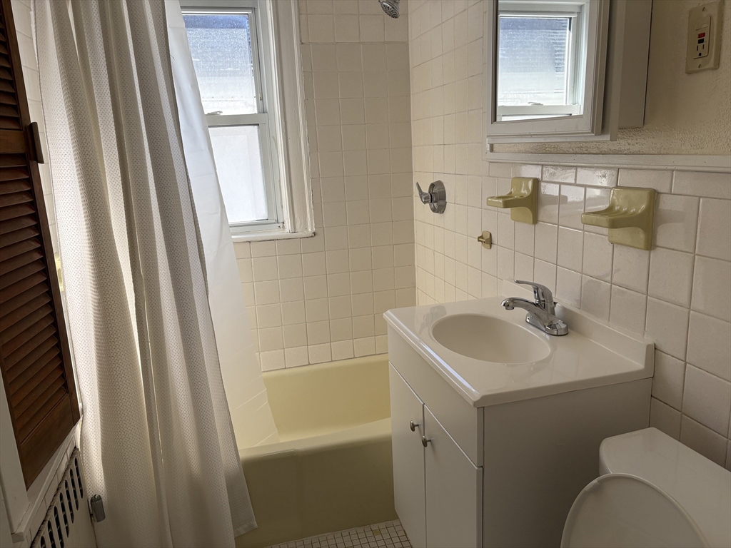 2 bed, 1 bath apartment for rent at 70A Unity Unit A, Belmont — photo 8 of 15