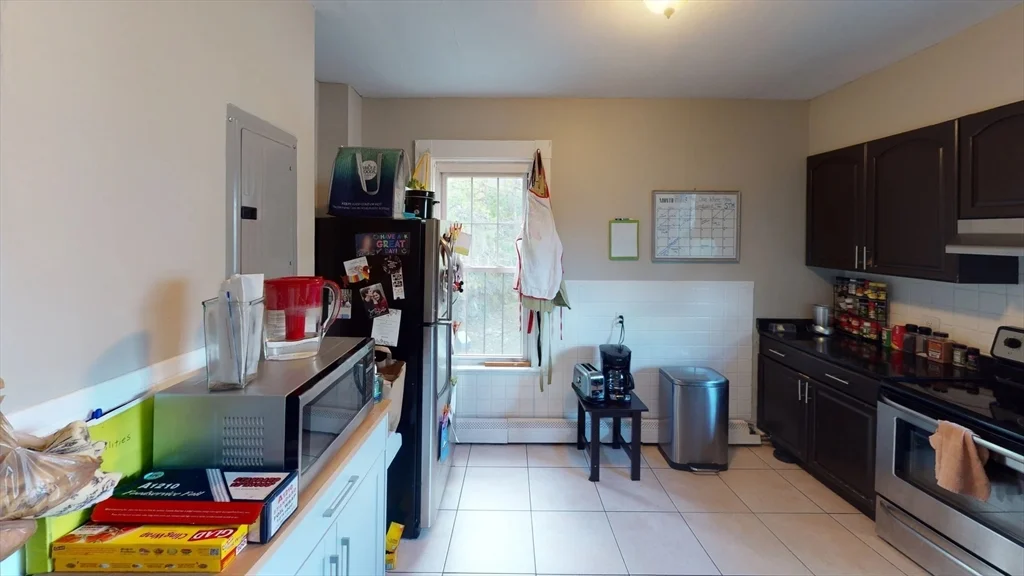 4 bed, 2 bath apartment for rent at 71-73 Chestnut Hill Ave Unit 71, Brighton — photo 2 of 14