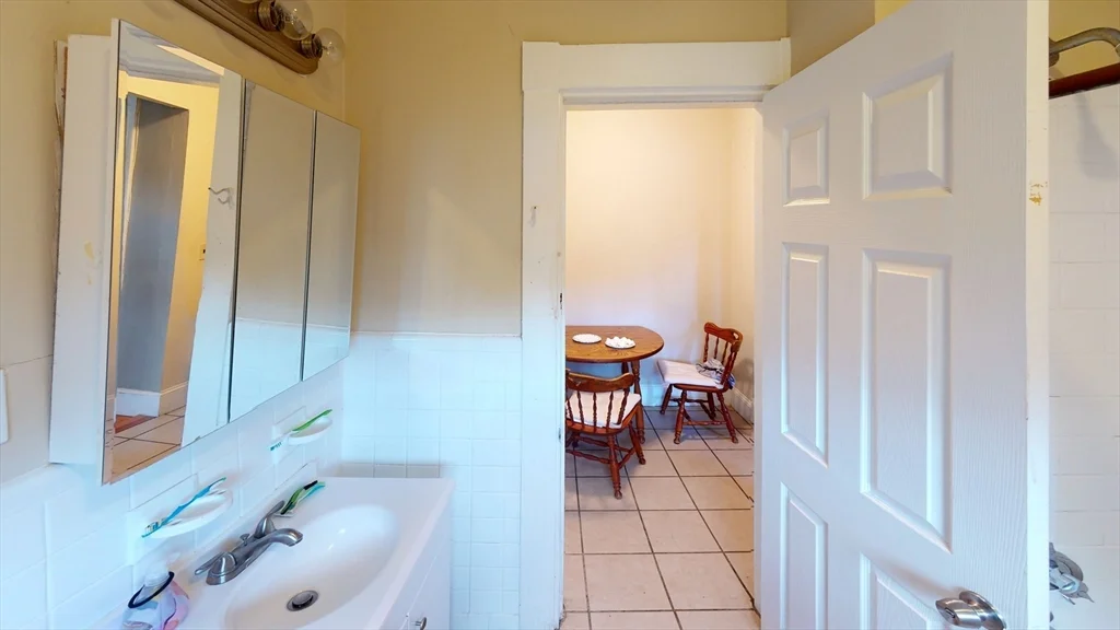 4 bed, 2 bath apartment for rent at 71-73 Chestnut Hill Ave Unit 73, Brighton — photo 11 of 13