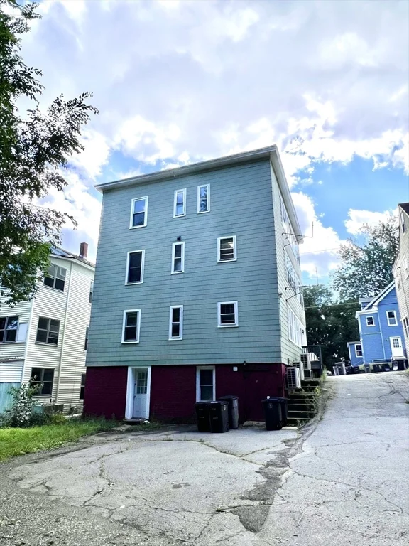 2 bed, 1 bath apartment for rent at 71 Ash St Unit 3, Gardner — photo 8 of 17